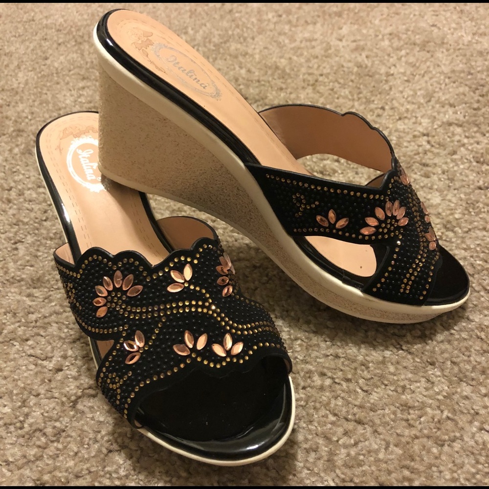 👡Black and gold wedge sandals